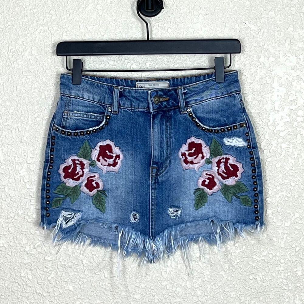 Free People Wild Rose Jean Skirt Size 2 Blue Embroidered Fray Hem Mini Floral